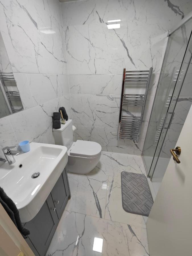 2 Bedroom Flat In Wood Green Piccadilly Line London Eksteriør bilde